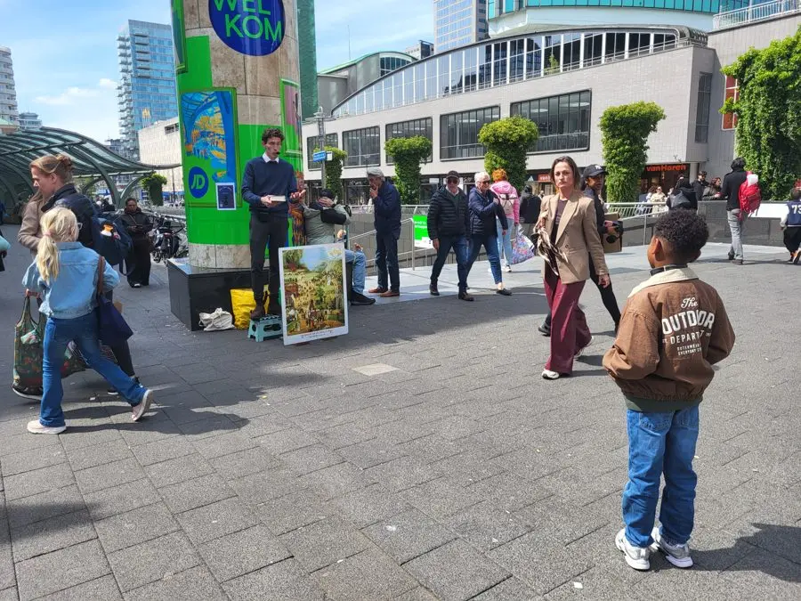 Traktaat uitdelen op straat